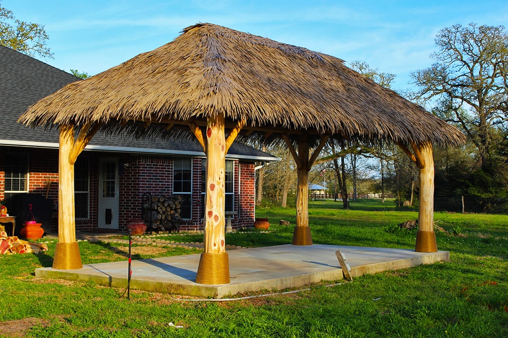 palapa-with-synthetic-roof
